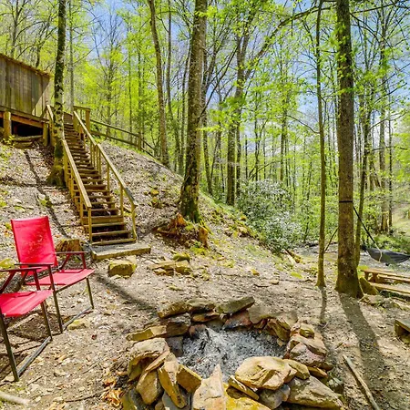 Creekside Whittier Cabin With Fire Pit Near Hiking!